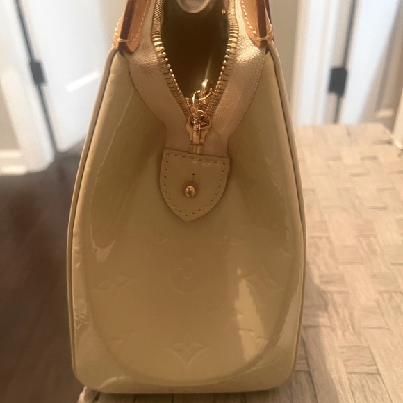 Authentic Louis Vuitton Vernis Brea MM bag. Like new without tags. Beautiful bag - Picture 2 of 13